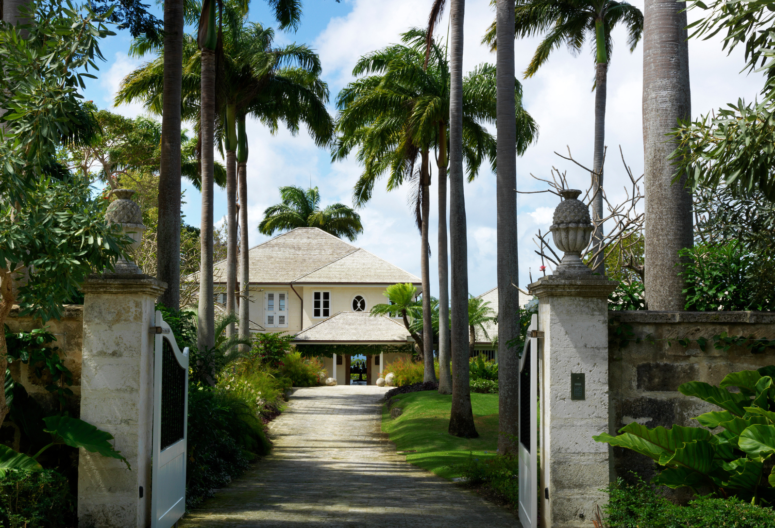 Close shot of the exterior of Rossferry.