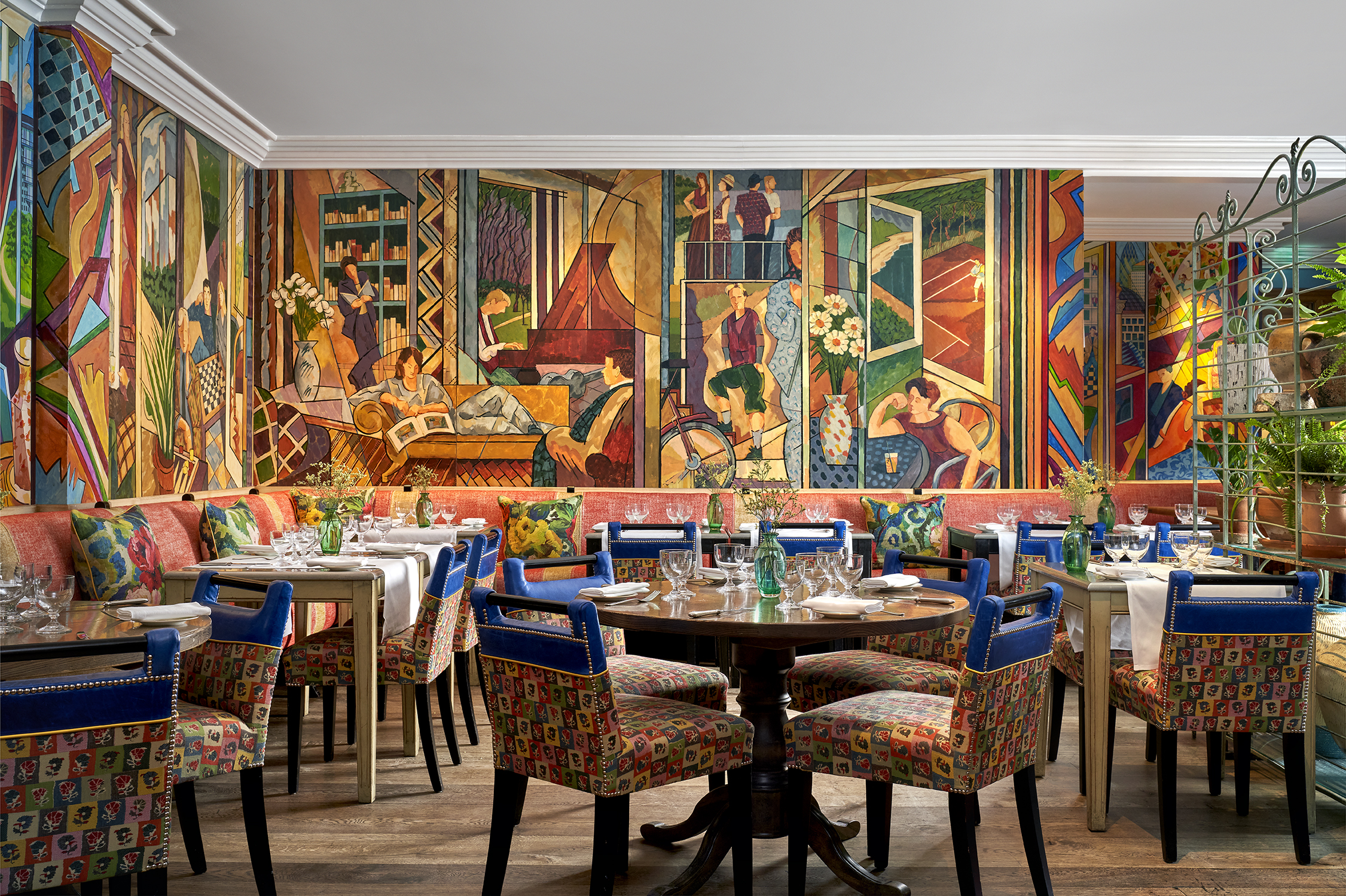 Wide shot of Oscar Restaurant at Charlotte Street Hotel